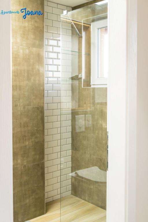 Clean, modern en-suite bathroom with walk-in shower
